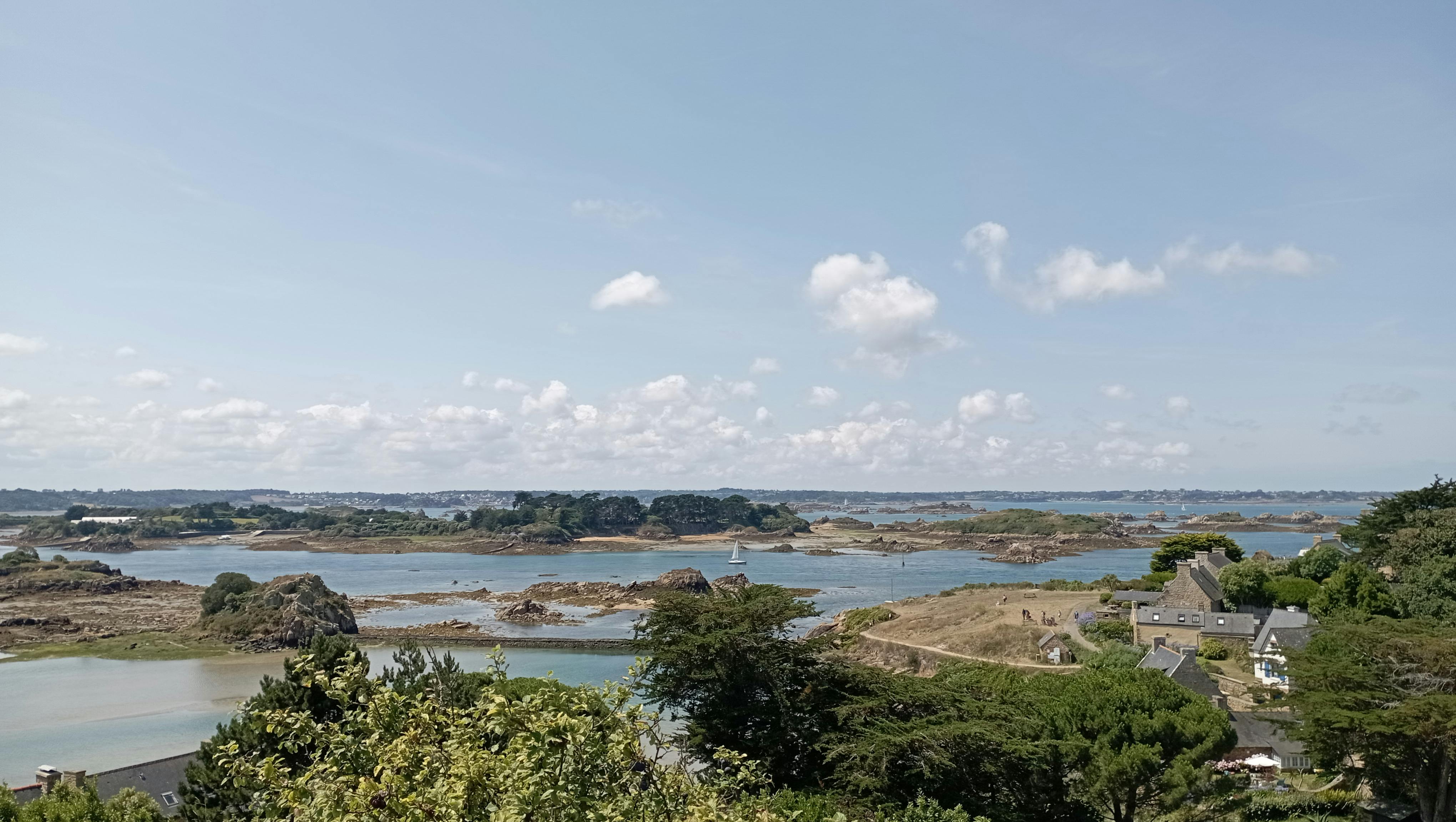 Ile de Batz en Bretagne proche du camping Sunêlia Baie de St Pol.jpg